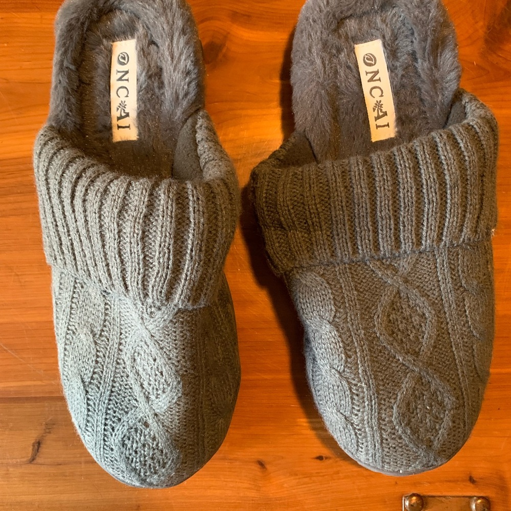 Women’s slippers